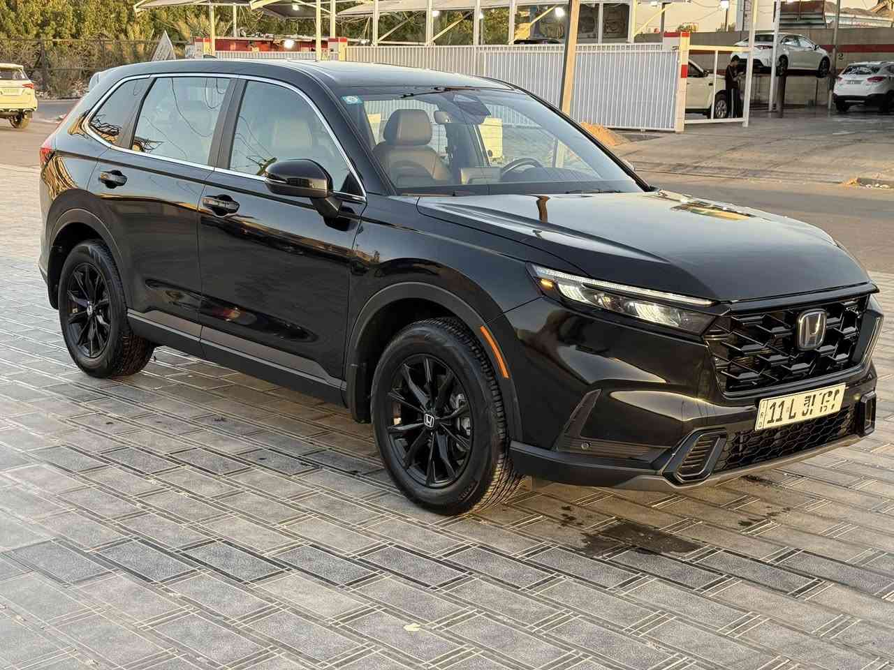CRV 2024 تورنك
رقم بغداد بأسمي موديل :- 2024
المسافة المقطوعه :- 44.000 ميل 

حادث السياره واضح بصور بدون شواصي بدون دواخل 
جاملغ وبنيد راجعات بارد فقط شفة البنيد بيها صبغ شي بسيط  ما مفتوح بيها ولا برغي ايرباك فقط دركة وبرده 

مواصفات السياره اعلى شي بCRV 
كشنات جلد 
كشنين كهرباء 
تدفئة كشنات امامية وخلفيه
تدفئة ستيرن 
شاشة كبيره 
خزن ذاكرة مقاعد 
شاحن وايرلس 
جنطة كهرباء 
هاند بريك بصمة 
حساسات امامية وخلفيه 
رادار امامي وخلفي وجانبي 
كامره خلفيه
فتحة سقف 
أنظمة قيادة 3 
بيها بعد مواصفات واضحة بصور 

مكاني بغداد حي الجامعه 
للاستفسار ***********
