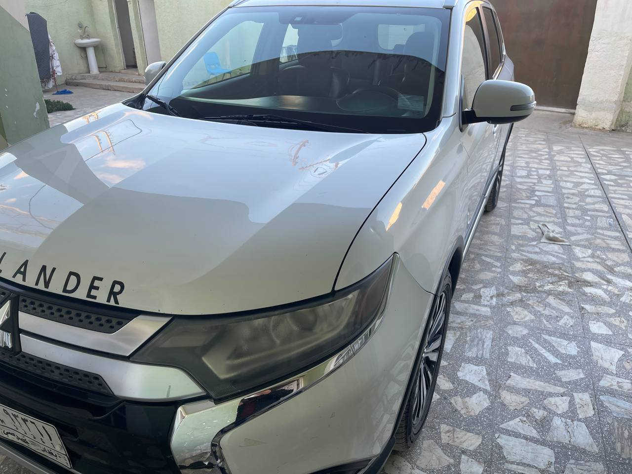 السلام عليكم
Mitsubishi Outlander sel
اوتلاندر ياباني اصلي وارد امريكي موديل ٢٠١٩ 
الحادث بابين عكس السايق  بشرط السونار مرفق مع الصور
٣ مقاعد | ٧ راكب
مواصفات 👇🏻
كشن تدفئه وتبريد
هاندبريك بصمه و اوتو هولد
تبريد مركزي تبريد ثلج وتدفئه
تبريد لمس 
مثبت سرعة 
شاشه وكامره
ويل سبورت 
اربعه جام كهربائي و اوتو
مري كهرباء
نضام ECO وSPORT و L 
قفل مركزي 
٤ ايرباگ 
كلوب ضباب 
جام الخلفي هيتر وماسحه 
تراكشن
٦ سماعات
رقم بغداد سنويه بسمي باقيه لحد 2026 
ايرباك ستيرن طاك فقط ومرجع سستم 
مكينه ٢٤٠٠ كير ومكينه بشرط برغي واحد ممفتوح
رقم موبايل ***********  شراي خابر وتدلل

