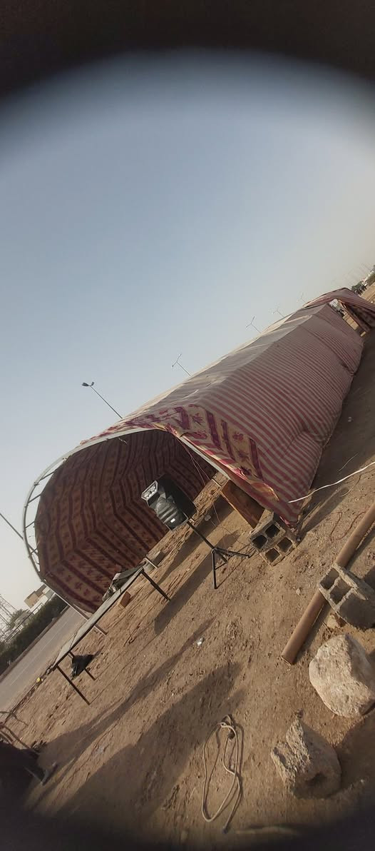 السلام عليكم ورحمة الله وبركاته  يوجد لدينه جادر وقماش تسع اقواس شبح العرض سته جادر وحديد نضيف للبيع العنوان واسط الحفريه السفسار علاء هاذه الرقم ***********
