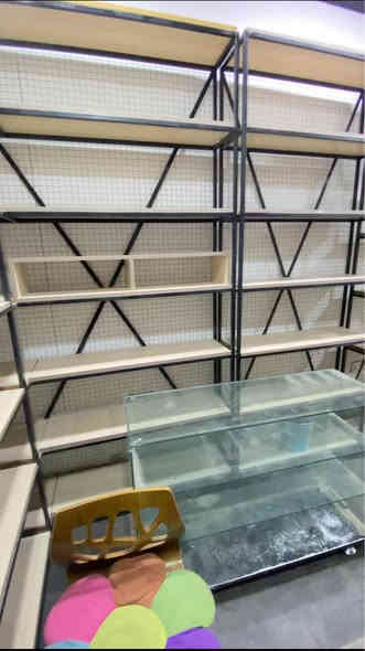 ‏ديكور محل يصلح محل كوزمتيك أو محل أسواق
*********** عمارة
