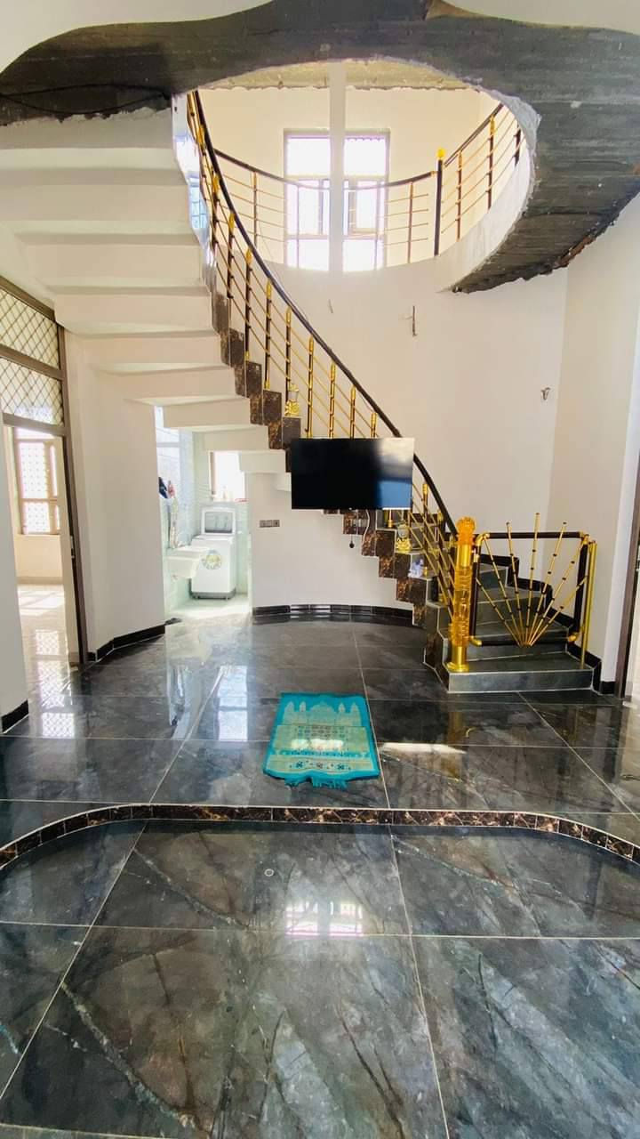 السلام عليكم ورحمة الله وبركاته/دار للبيع منطقة العيث مساحه300طابو ملك صرف بسمي بناء جديد للأستفسار الاتصال ع رقم *********** واتساب متوفر
