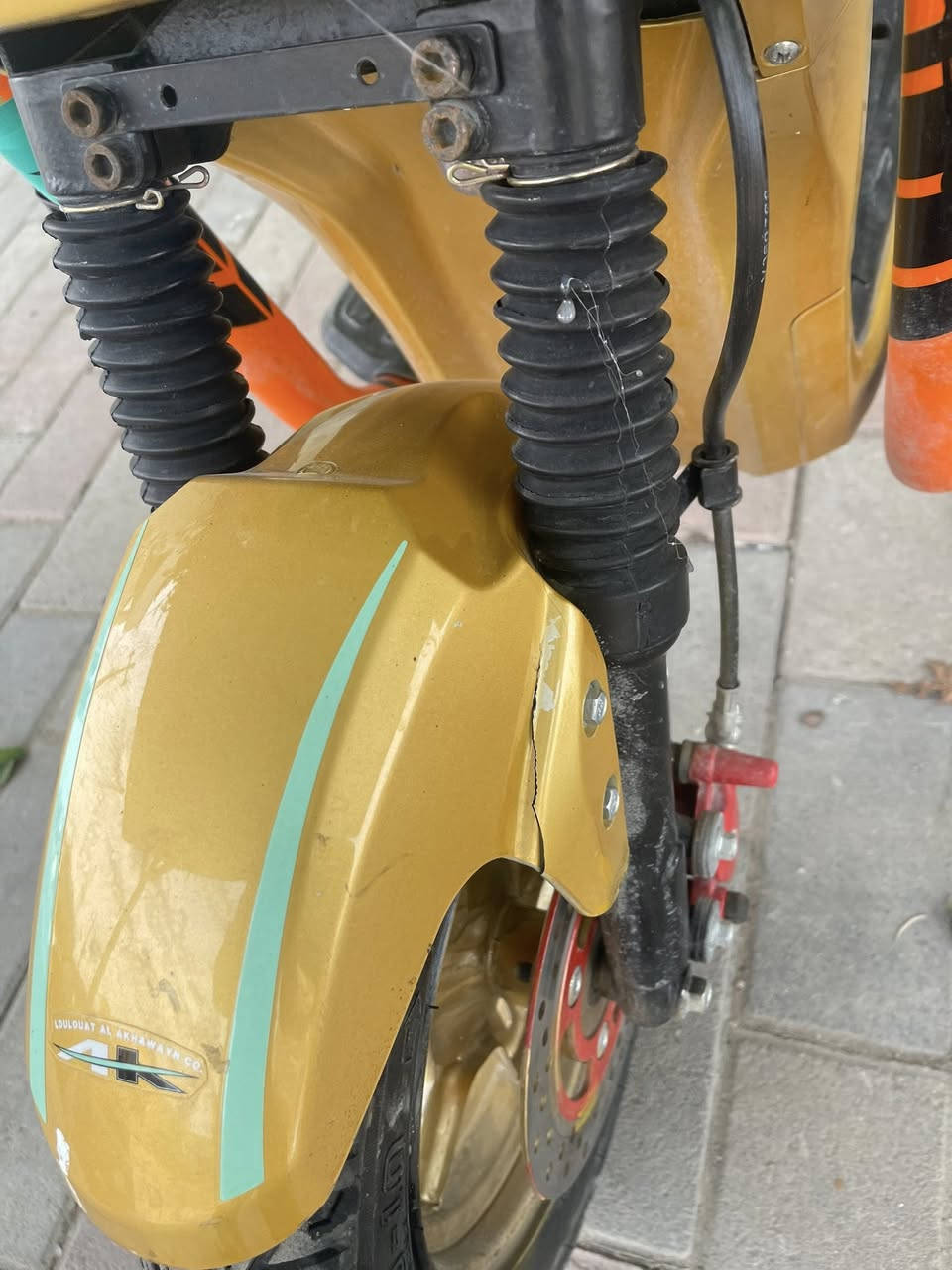 السلام عليكم اكس ٩٠٠ ابو الصندوق                         للبيع الدرجه ماشيه ١١١٩   كيلو  ملف ٢٠٠٠ البطاريات ٣٢ أمبير  ١٠/١٠ سعر ٥٥٠ الف قفل ***********
