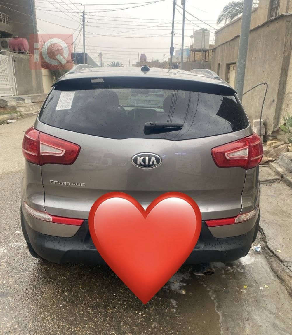 كيا سبورتج 2013 رصاصي اللون رقم بغداد مصبوغه حزام بدون حادث قوي شواصي لغد بدنه قماره مكفولات مكينتها 2000 دوش  السياره مال بيت نظيفه ماشيه 142 الف 
السياره مكانها بغداد السسعر 112
هاتف ‭0773 477 9487‬
