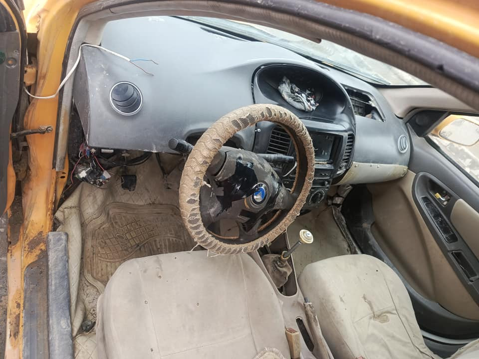 جیلی mk مۆدێل 2010
گێڕومەکینەی بێ عەیب بەشەرت
مەکینە بەخاخ 
پاوەری مەزبوت 
کارەبایاتی مە زبوت 
کارت بەنزینی هەیه 
سەنەوی ونبوە 
ناوو پەردەی لەسەر بیلادی شەریکەیە 
چوار ویل کرۆمی لەژێرە 
چوار جام کارەباییە 
جام پێشەوەی نەشکاوە 
سعری تەنها 11 گەڵا


**إذا كنت صاحب هذا الإعلان وتريد حذفه لأي سبب، رجاءا أرسل رسالة إلى الدعم الفني**