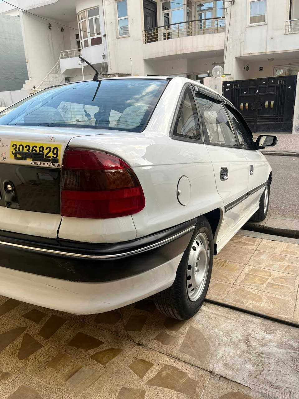 اوبل استرا موديل 93.   حجم 16
رقم جديد اربيل باسمي ثانويه جديد 
بث ثلاث قطعه صبغ فقط 
كهربائيات شغال 
بشاشه ايباد مسجل 
تريد تحويل تريد وكال
موقع اربيل 
اصلا اني من موصل بس ساكن اربيل 
سعر 52 بمجال بسيط 
رقم تليفون.  
  ***********
