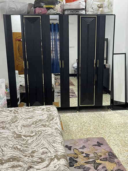 غرفة للبيع الزبير ٥٠٠ وبيها مجال 
***********
