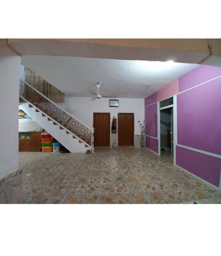 بيت للايجار غرفتين واستقبال كبيره صالات 2. مطبخ كبير. صحيات خارجيه وداخليه. والبيت نظيف. 
 للتواصل.     ***********

تعديل ؛ المكان حي التجار. فرع علي ناصر كزله.
