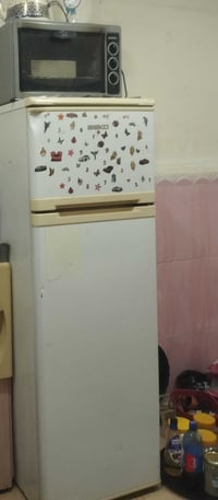 ثلاجة وفرن كهرباء شغالات مابيهن عيب كلهن110 الف تواصل واتساب 075181430...