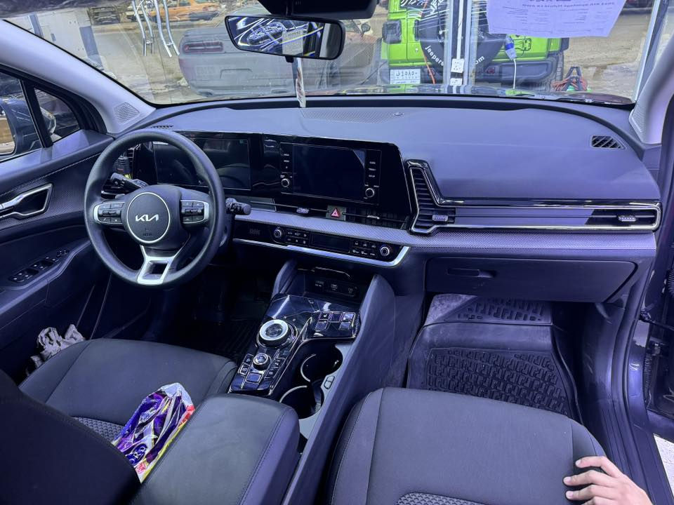 السلام عليكم 

للبيع… 

كيا سبورتج LX 2023 هايبرد 

حادثها: كما موضح بالصور فقط باب الجنطة مصلح على البارد وبيها تكحيل بالمسدس… 

مواصفات: 
✅ شاشة
✅ كامرة 
✅ تدفى بالكشنات الامامية 
✅ سياقة ذاتيه 
✅ رادار امامي 
✅ رادار خلفي 
✅ اوتو هولد 
✅ أنظمة قيادة ( ايكو ، سبورت، ثلجي، سمارت ) 
✅ قطعتين تبريد 
✅ اريل نفكيشن 
✅ تحديد مسار 
✅ سويج 
✅ كار بلي 

ماشية : 17 الف ميل 
مكان السياره: بغداد اليرموك 
سعرها : 20.400$ وبيها مجال بسيط 
للاستفسار: 
*********** 
***********
