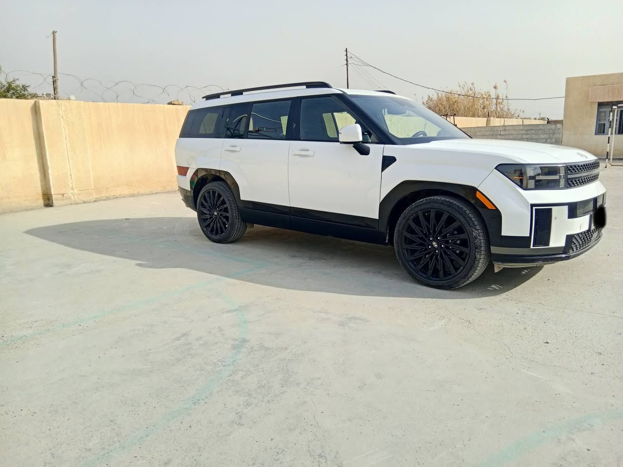 🚗🚗 2024 HYUNDAI SANTA FE – CALLIGRAPH أمريكي | أعلى فئة
🔧 حالة السيارة:
🚧 حادث — تبديل 2 قطع فقط
🔩 بنيد جملغ يسرى 
🚪 باب سائق ربع فقط 
🎈 أرباكة ستيرن + كشن طاك + برده جهة السائق 
✅ شرط مكفول شواصي 
اللغد جهة السائق فقط وغير واصل للقاعدة الدبل  للدبل فقط الفوق التاير 
✅ شرط راديترات تبريد + كبس أصلي غير متضرر
⚙️ المحرك:
🛠️ 2500  توربو
🔢  4 توربو سلندر
🌟🌟 المواصفات (CALLIGRAPHY – أعلى مواصفات):
📷📷 6 كاميرات محيطية
➕📹 إضافة كامرة رؤية خلفية (Dash Cam)
🔑 تشغيل بصمة للأبواب + تشغيل السيارة
🧳 فتح الصندوق الخلفي تلقائيًا عند الاقتراب
اضافة بصمة في الشاشة تتحكم بداخل السيارة تخزن حسب ماانت تريد شلون خزن الكراسي بس هذه البصمة للسيارة كله من كراسي من اضائة من بانروما من تبريد
🪑 داخلية جلد  اسود فحم 
👨‍👩‍👧‍👦 7 مقاعد
❄️🔥 الكراسي الأمامية تبريد وتدفئة
🔥 الكراسي الخلفية تدفئة كهرباء 
🔌 إضافة تايبسي  لشحن الموبايل الشحن السريع 
⚡ كراسي أمامية وخلفية كهرباء
🌬️ تبريد ثلاث مناطق:
❄️ أمامي
❄️ وسط
❄️ خلفي
🎛️ تحكم منفصل بتبريد الخلف
📺 شاشة 12 إنج لمس أصلية
📱 Android Auto
🍎 Apple CarPlay
🚨 رادارات أمامية + خلفية + جانبية للتنبيه
🛑 حساسات أمامية مع توقف ذاتي
🔄 حساسات خلفية مع توقف ذاتي عند الرجوع
💡 LED أمامي وخلفي
🛞 ويل كب رياضي أصلي قياس 20 
والتايرات رلفلاي 
🌤️ فتحتين سقف (أمامية + خلفية)
📲 شحن موبايل لاسلكي عدد 2
🚘 تقديم السيارة بالريموت
🤖 قيادة ذاتية بالازدحام الاطفاء الذاتي 
🛣️ نظام تحديد المسار
💺 خزن كرسي
↩️ رجوع الكرسي عند النزول
↪️ تقديم الكرسي عند غلق الباب
🛣️ ثلاث أنظمة قيادة
🎮 كير بالستيرن
🪞 مرايا جانبية شفط
🔄 تنطوي عند الرجوع
⚙️ تحكم كهربائي كامل
✨ إضاءة ترحيب عند الاقتراب
🔓 فتح تلقائي
🔒 غلق تلقائي
➕ مواصفات أكثر… السيارة غنية عن التعريف
📊 الممشى:
12 الف 
📍 الموقع:
 بغداد 
❌ مراوس كيا بيكم 
📞 للاتصال:
☎️ ***********
💬 واتساب متوفر
📸 إرسال صور الحادث للجادين فقط
