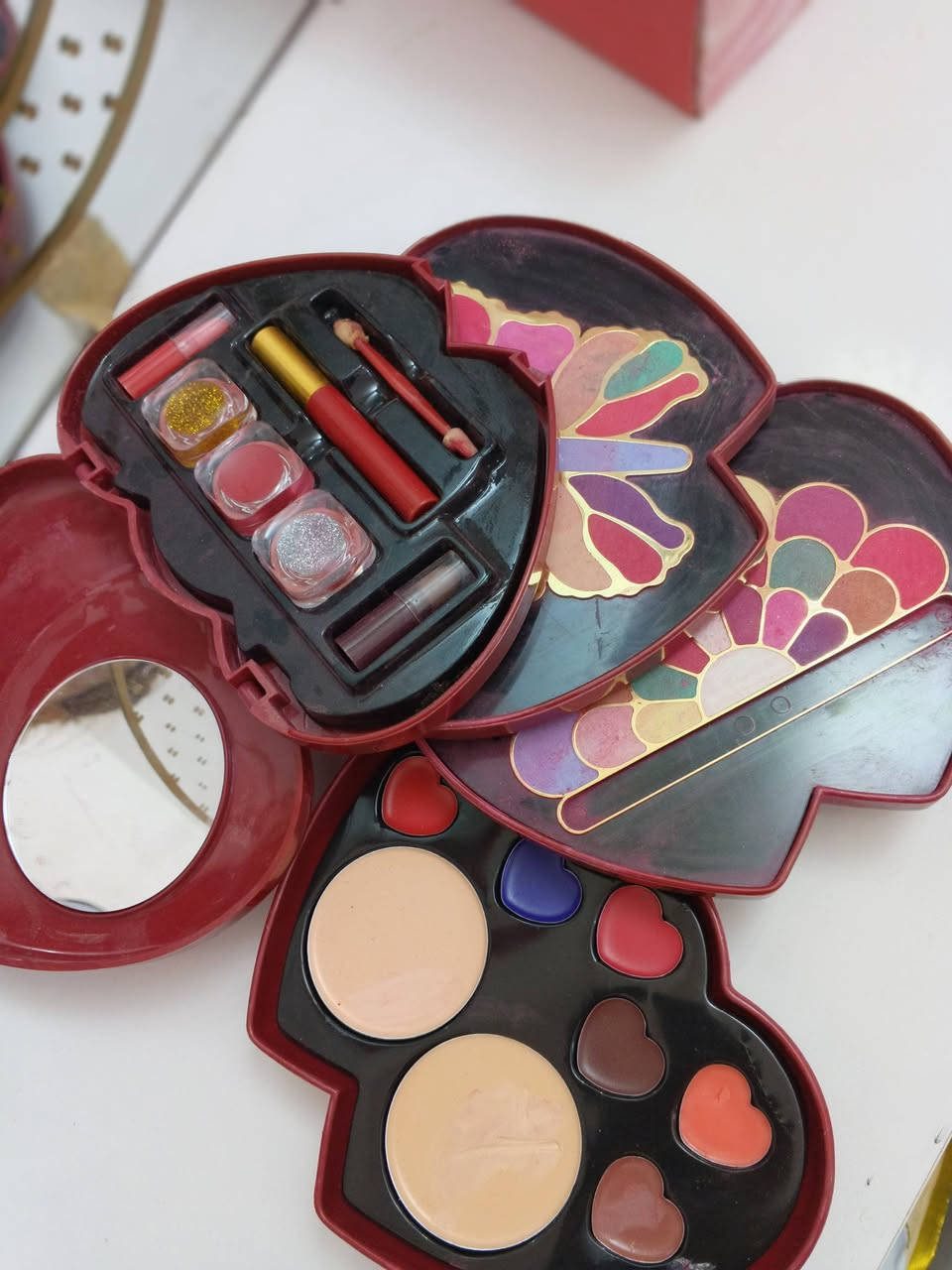 بنات علبه متكونه من حمره وضلال ومورد وكريم لبيض وسمر وملمع توصلج باب بيت توصيل مجاني  سعر 7 الف بس


**إذا كنت صاحب هذا الإعلان وتريد حذفه لأي سبب، رجاءا أرسل رسالة إلى الدعم الفني**