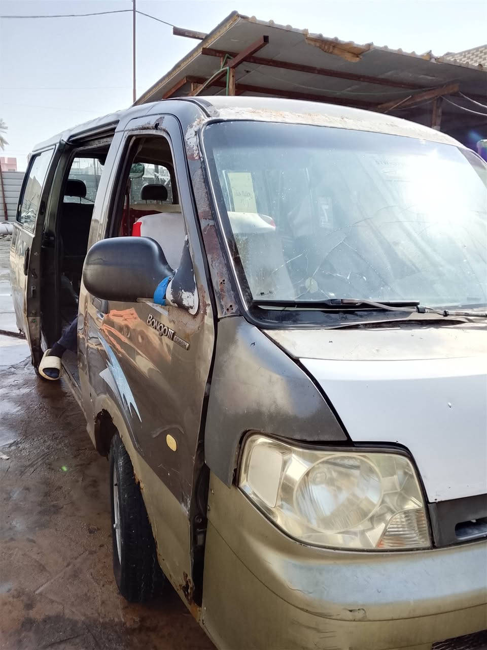 سلام عليكم منغولي مبجمه 2008سنويه منتهيه ب23 مكينه وكير حداديه وتخم تاير حلوات كهربائيات كلهن شغالات السعر 28عنواني البصره التنومه استفسار ع الرقم *********** بيها مجال
