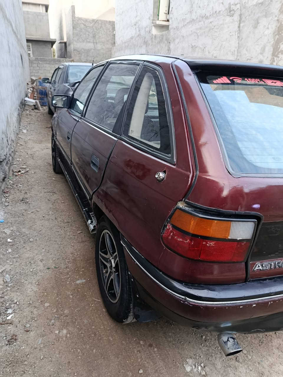 أوبل استرا هاج باك للبيع او مراوس موديل ١٩٩٢ كير محرك مكفولات رقم ديالى حجم المحرك ١٦٠٠ السعر ٢٦ وبيهة مجال مكان السيارة ديالى بعقوبة للأستفسار على الرقم ***********
