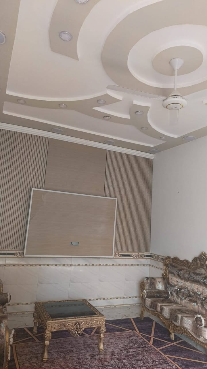 السلام عليكم ورحمة الله
بيت زراعي 140متر الوجه 8 النزال 17ونص
القاط الاول يحتوي على غرف نوم عدد 2
وصاله ومطبخ وستقبال وصحيات 
القاط الثاني 
صله كامله وغرفتين نوم واصلات مرحلت البخ 
موقع البيت حي العسكري بعد فرع مدرسة الحشد 
للاستفسار 
***********
***********
