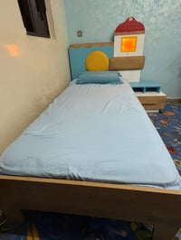 غرفة طفل خمس قطع مثل ماموضح بالصوره نظيفه سعرها ٣٥٠  ميز طعام من القند...