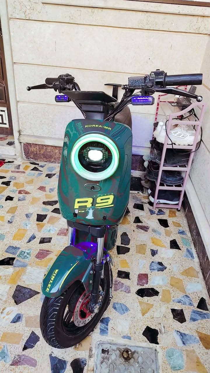 للبيع ماطور سكل R9 مستعمل لون اخضر  خمس بطاريات بيهم 3 يرادلهم تبديل و 2 جدد شادهم السعر 350 
 ‭ ‭0771 700 8959‬

