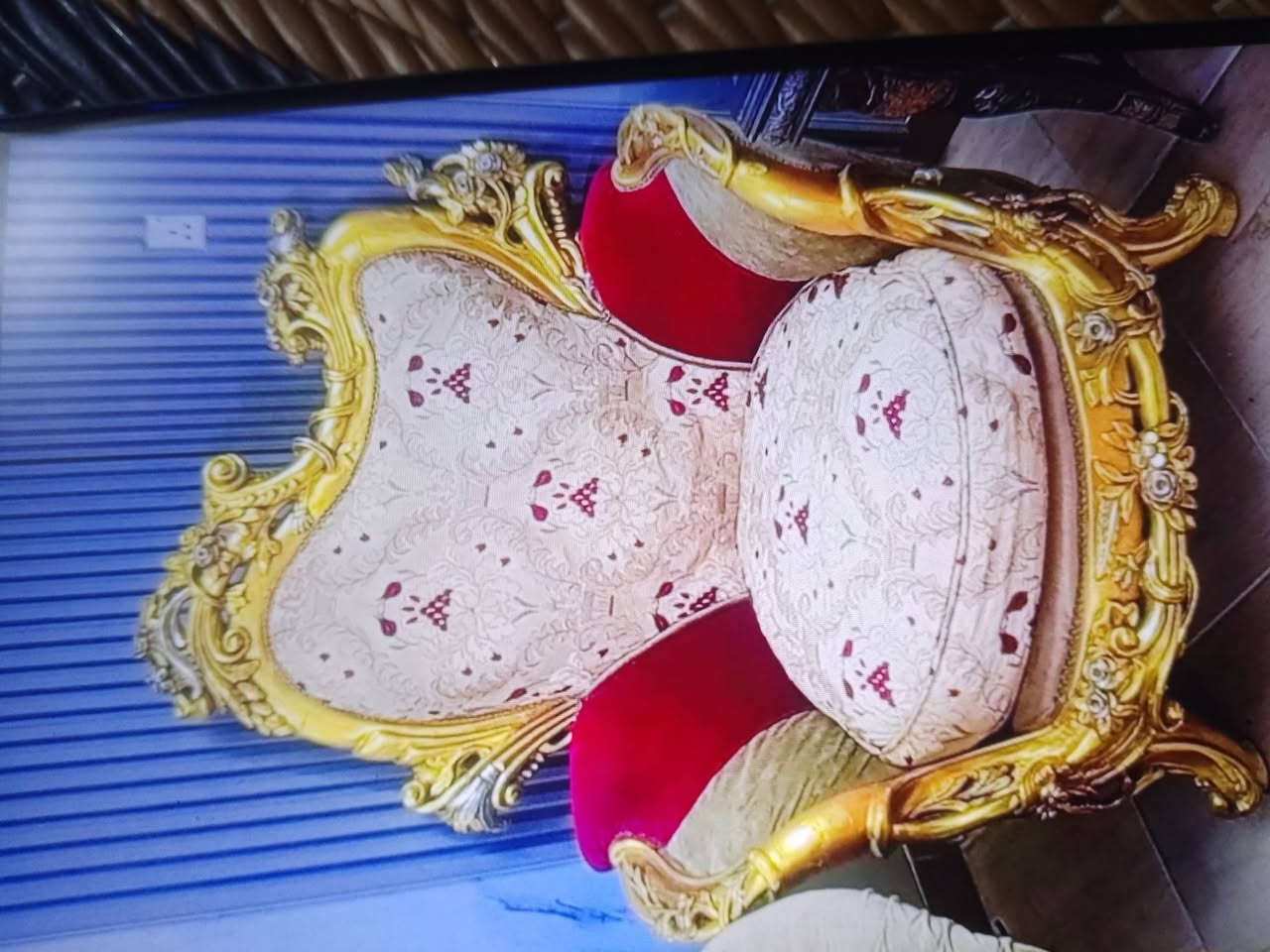السلام عليكم تخم زان تزكام ١٠ مقاعد نضيف مكاني بغداد مدينه الصدر الاورفلي رقمي ***********
