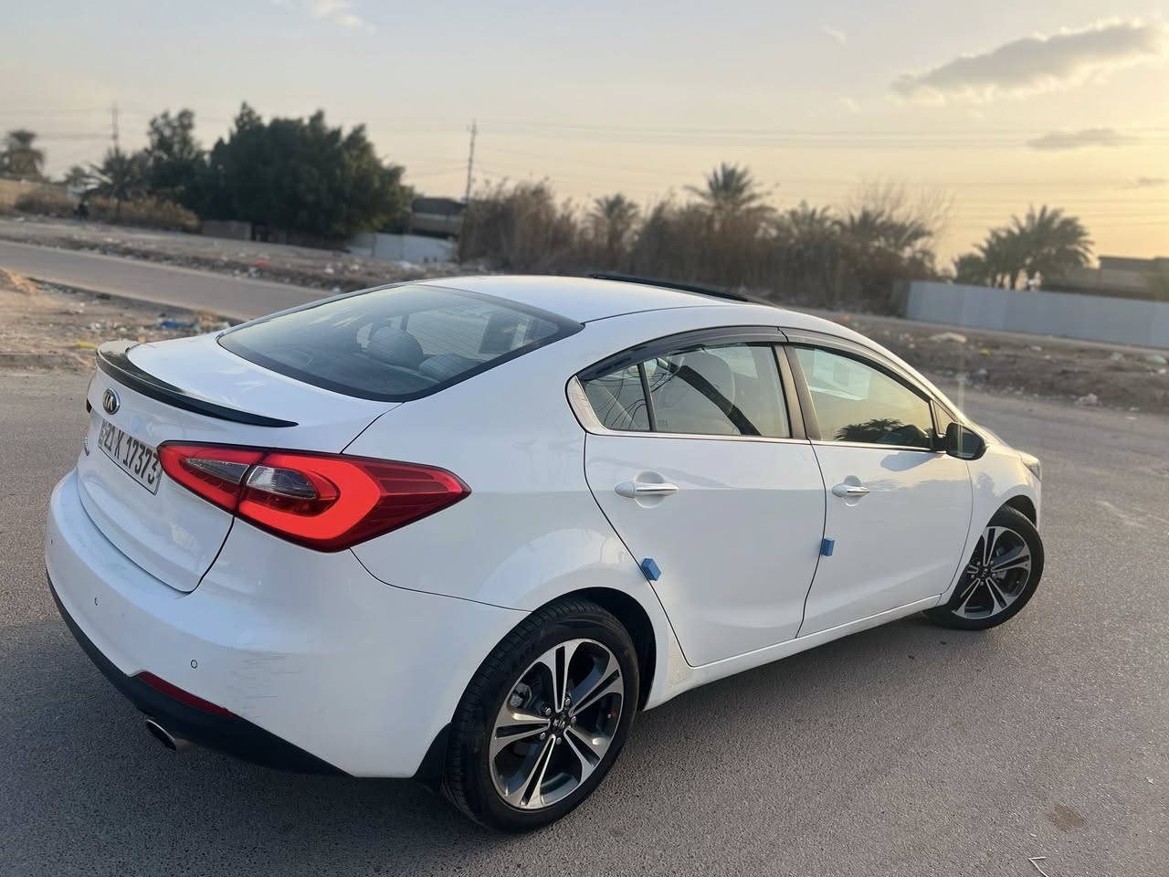 السلام عليكم
كيا سيراتو وارد خليجي 
موديل 2015 
مكفوله كفاله عامه من التبديل والصبغ 
فقط بارد كلش بسيط ع مقدار أربع اصابع
رقم سليمانية رقم وسنويه وهزه كله جديد 
السياره باسمي تريد تحويل او وكاله 
محرك 1600 دوش شرط بدون فتح 
محرك كير كفاله شرط بدون فتح 
مواصفات فول الفول عدا البصمه
فتحه سقف 
شاشة كبيره 
كامره دواره 
تبريد قطعتين
شاشه اعطال 
شفتات بلستيرن 
تحكمات أربع جهات 
ويل كب 17 كروم بلادي
اشاير بلمري 
حساس امامي+خلفي 
لد امامي +خلفي
السياره كلش جديده استعمال شخصي 
السعر 128 $ 
للاستفسار *********** 
مكاني بغداد الكرخ حي الجهاد
