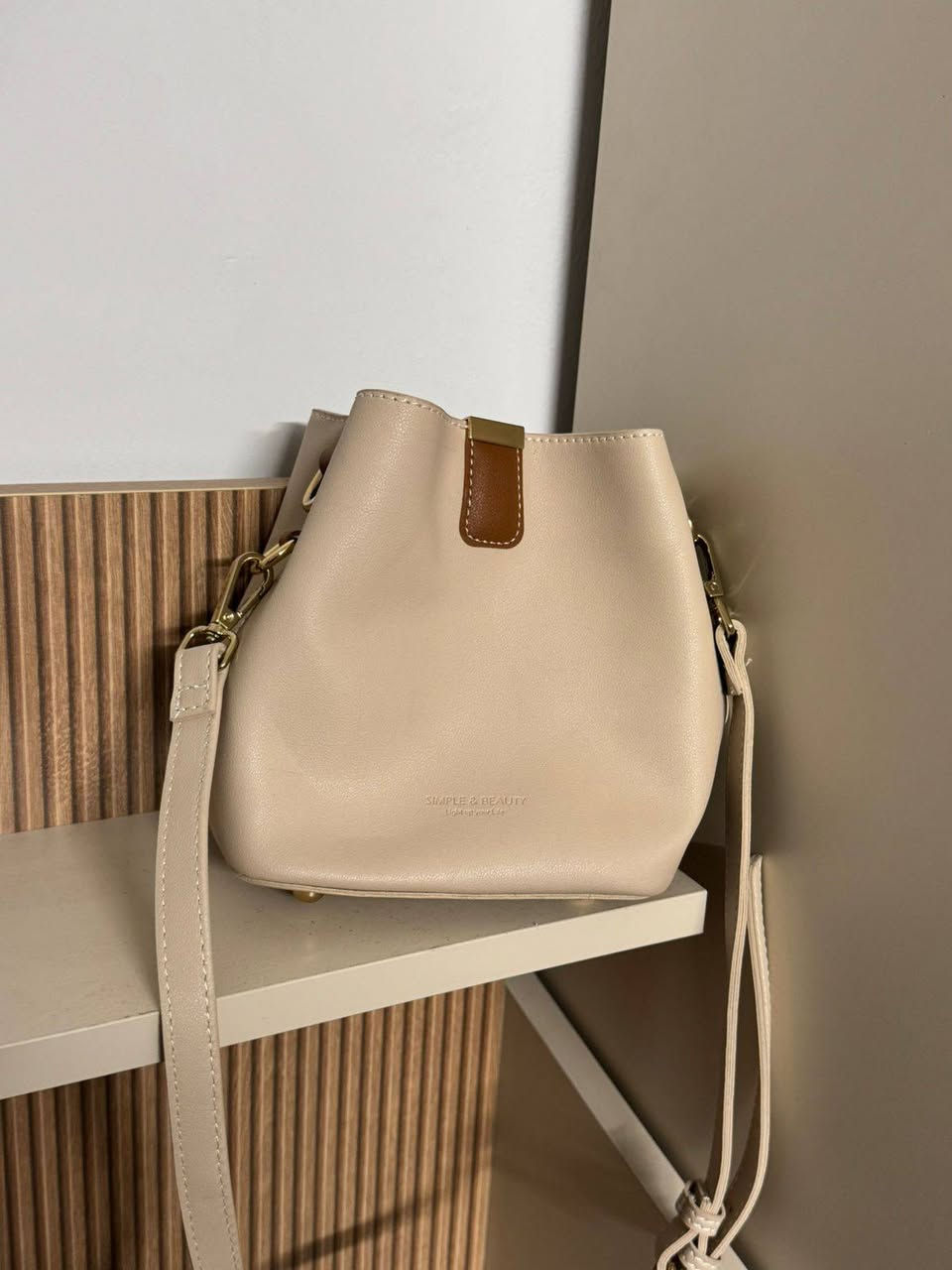 مرحبا جبت وجبه جنط من الصين وجبه راقية وجدا ممتازة بس اني عندي دوام وماعندي مجال ابيعه ومااعرف اشون ابيعهن هاي نموذج منهن اني عندي اهواي والي يريد يشتريهن هور يحدد السعر لان مااعرف ابيش ابيع لان هنه اهواي مكاني بغداد الكاضميه


**إذا كنت صاحب هذا الإعلان وتريد حذفه لأي سبب، رجاءا أرسل رسالة إلى الدعم الفني**