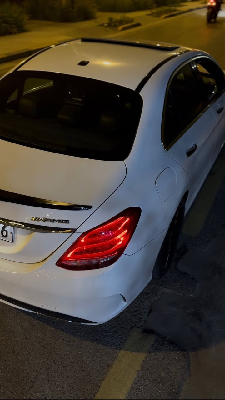 للبيع او مراوس بتسلا y او 3
🚘 مرسديس C300 موديل 2018
⚪️ لون أبيض لؤلؤي مع جنوط سوداء
🔥 فول مواصفات
✅ محرك 2.0 تيربو بقوة 241 حصان
✅ جير 9 سرعات أوتوماتيك
✅ فتحة سقف
✅ كاميرا خلفية وحساسات
✅ بصمة وتشغيل ذكي
✅ مقاعد كهربائية مع ميموري
✅ شاشات وتحكم دركسون
✅ إنارة LED
✅ سيارة نظيفة جداً واستعمال شخصي

السيارة جاهزة ولا تحتاج أي مصروف، مظهر رياضي وفخم وقيادة مريحة واقتصادية بنفس الوقت.  

🔄 مطلوب مراوس مع تسلا (حسب الحالة والمواصفات)
📍 للجادين فقط
📩 المراسلة على الخاص للاستفسار 
***********
والسعر. 21 الف دولار
