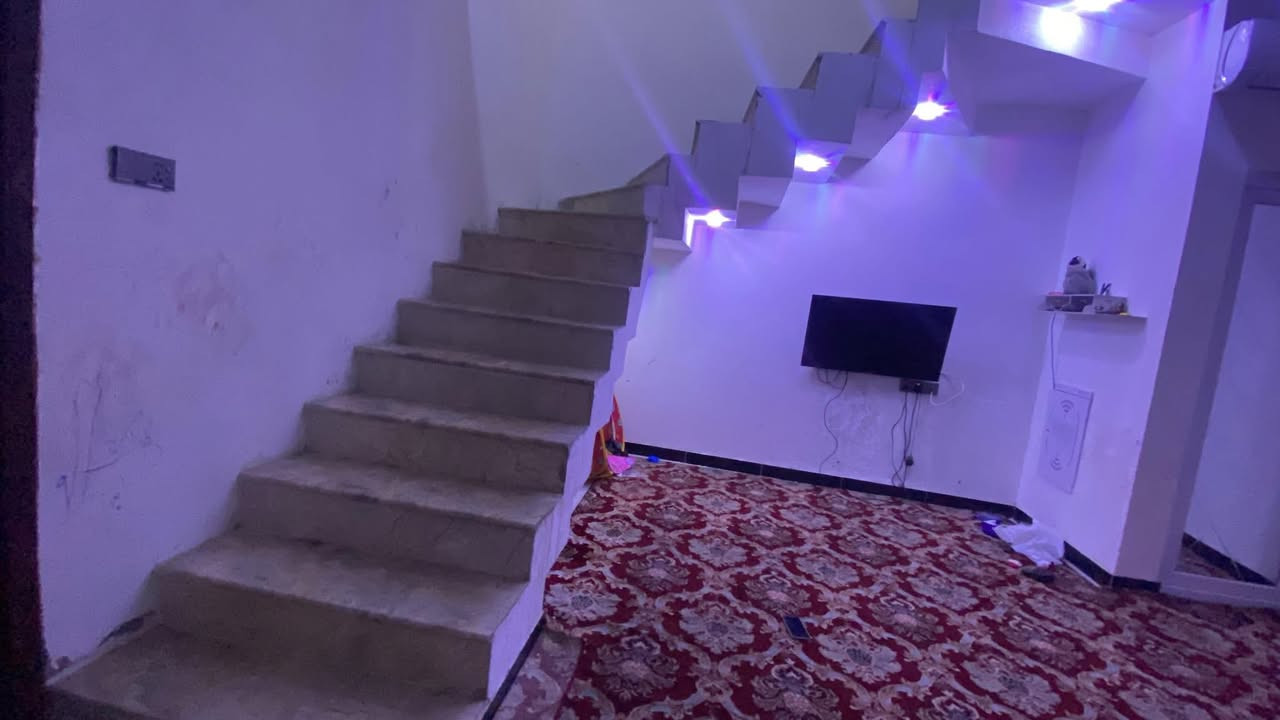 دار للبيع طابو زراعي التنومه كردلان حي الخضراء 153 متر موقع كلش حلو كلشي قريب عليك غرفتين نوم وصالة كبيره حمامين مطبخ ديوانية كراج سياره  شارع 8 متر 
السعر 120 او بي مجال الاستفسار ***********
