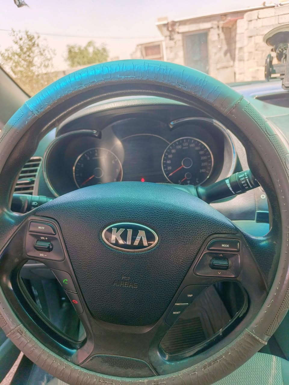 📌للبيع او مراوسة بكريت ويل مديل 24/25
📌سيراتو مديل ٢٠١٧ خليجي
سيارة جاهزة تبريد شغال 
✅مواصفات :
✅شاشة
✅كامرة خلفية 
✅اشاير بل مري 
✅ويل كب 
✅لايت زنون 
✅داخل لونين 
للاستفسار الاتصال على الرقم :***********
