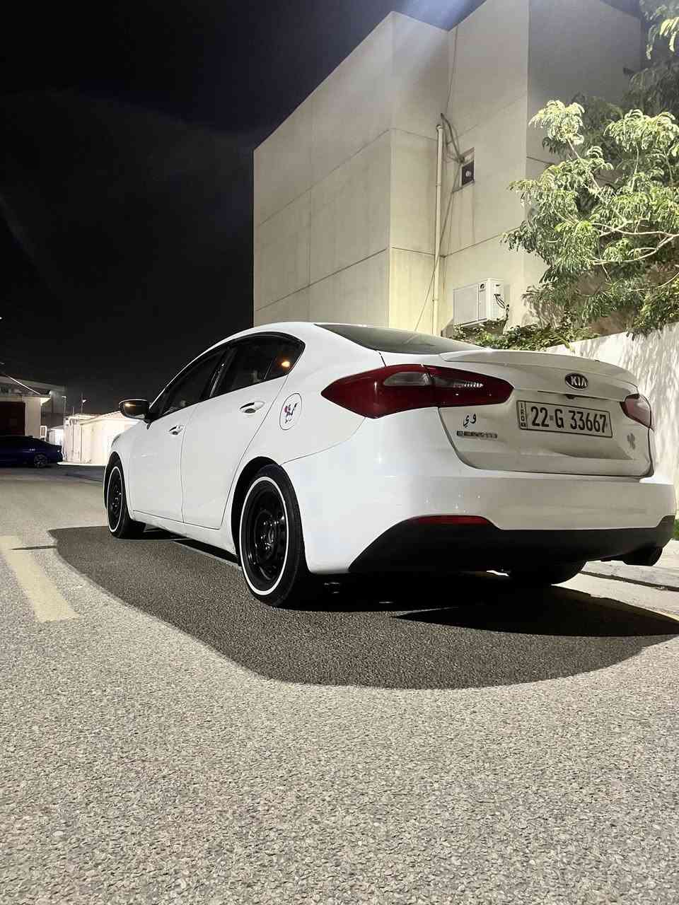 سيراتو 2014 وارد خليجي لون ابيض فول عدة الفتحة والبصمة فقط تبريد قطعتين تحكم ستيرن 
جهتين شاشة كامرة خلفية لايت عدسة زنون بلاد اوتو بارك حساسات خلفية مري شفط  وبعد مواصفاتها معروفة 
محرك 1600 دوش كفالة تبريد ثلج ❄️ رقم أربيل الدولي وكالة بسمي تريد تحويل وكالة حاضر 
باقي تفاصيل ع الاتصال مكاني كربلاء سيف سعد سعر 103 وبيها مجال  بسيط وماكو هيج سعر 
للاستفسار ***********
