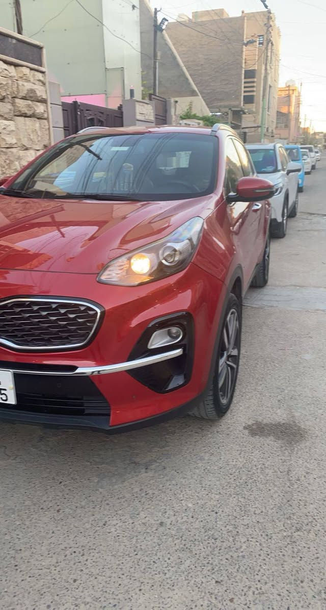 السلام عليكم
سبورتج ٢٠٢٠ خليجي لون احمر وكاله الدوليه 
مكفوله من كلشي لاصبغ ولا بارد السياره جديده ماشيه ٥٦ مواصفات حساس امامي خلفي شاشه اصليه كامره كشنات مخمل وجلد داخل حمصي السياره بسمي وتحويل مباشر السعر ١٩٨ وبيها مجال 
للاستفسار الاتصال على الرقم ***********
