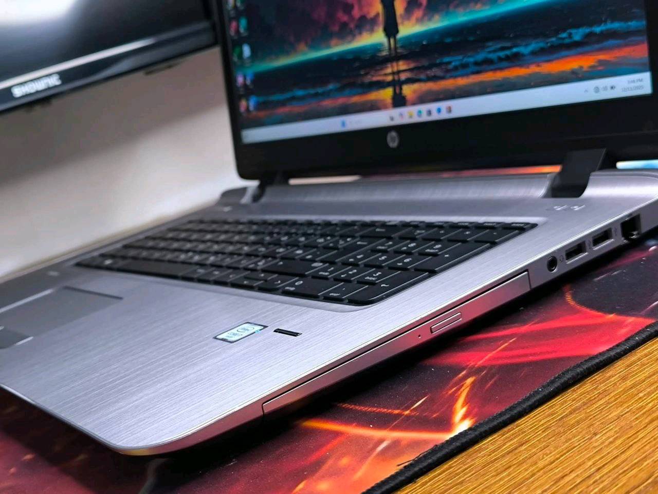 💻 لابتوب HP ProBook 470 G3
شاشة كبيرة 17.3 إنج مع كرت شاشة خارجي 🔥
مثالي للدراسة، العمل المكتبي، البرامج الهندسية الخفيفة، التصميم، والمشاهدة براحة تامة.
━━━━━━━━━━━━━━━━━━
⚙️ المواصفات:
🔹 المعالج: Intel Core i7 — الجيل السادس — فئة U
🔹 الرام: 8GB (قابل للتطوير)
🔹 التخزين: 256GB SSD (قابل للتطوير)
🔹 الشاشة: 17.3 إنج — FHD دقة 1920×1080
🔹 كرت الشاشة الداخلي
🔹 كرت الشاشة الخارجي: AMD Radeon R7 M340 — 2GB
━━━━━━━━━━━━━━━━━━
🎁 الهدايا:
🎒 حقيبة لابتوب
🔌 الشاحن الأصلي
🖱️ ماوس
🖱️ ماوس باد
━━━━━━━━━━━━━━━━━━
🛡️ الضمانات والخدمات:
✔️ فحص كامل قبل الإرسال
✔️ فحص كامل قبل الدفع والاستلام
✔️ ضمان 7 أيام استبدال عند وجود خلل مصنعي
✔️ جاهز للاستخدام المباشر مع تنصيب ويندوز وبرامج Office
━━━━━━━━━━━━━━━━━━
🚚 التوصيل: متوفر إلى جميع المحافظات
📍 الموقع: بغداد — الأمين الثانية
💰 السعر بعد التخفيض 290 فقط
📞 للحجز واتساب: ***********