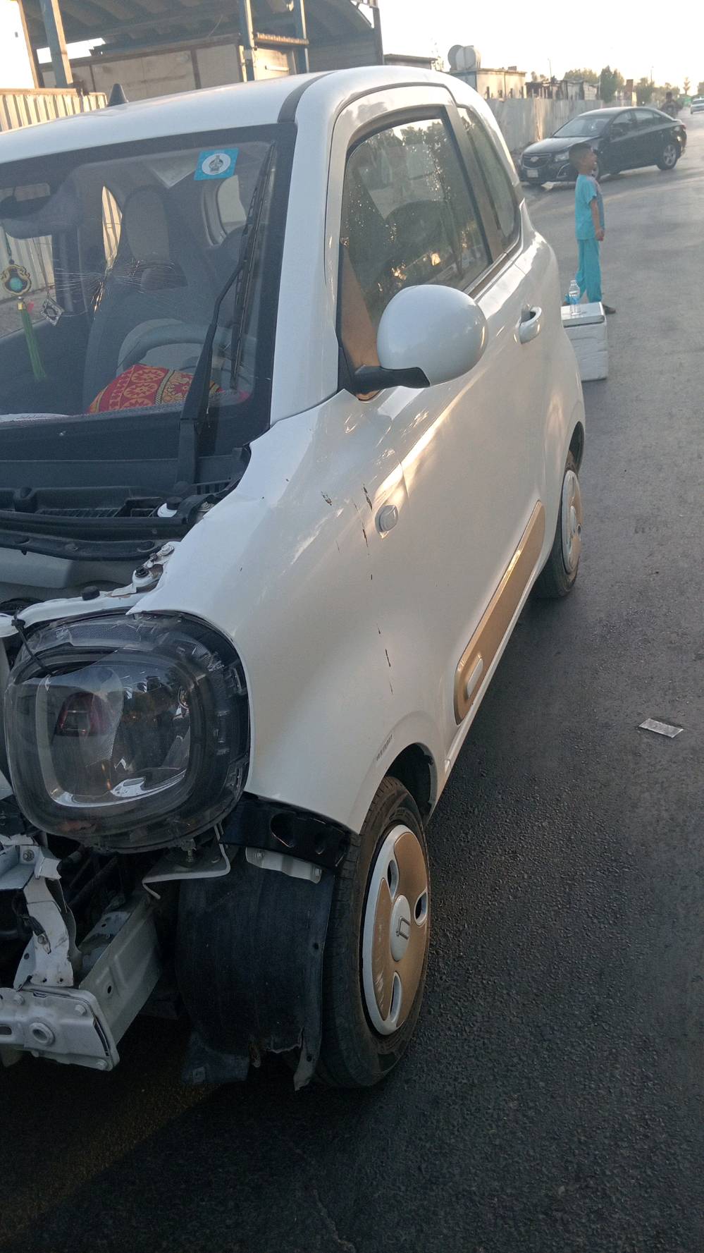 السلام عليكم 
بيستون بوني سيارة كهربائيه بالكامل(( الصيني)) 
وليس العراقيه((من الوكاله مجموعة الصادق بالجادريه))
موديل 2024 رقم بغداد بيها حادث بجم ع حادثها 
اني ماخذه(( قسط )) باقي عليها 10اشهر  اني اسدد
1- الشحنه الكامله تمشي 175 كيلومتر 
2-مقاعد عدد 4 نفرات گير اوتوماتيك
3-تبريد ثلج بس نقص غاز 
4-مسجل usb بلوتوث راديو
5- السياره ضمان 5 سنوات ضمان كلشي بالسياره
سيارة ماشيه 17000 كيلومتر
للاستفسار ***********
السعر 40ورقه وبيها مجال 
وبلعراقي 6ملاين وبيها مجال
مكاني بياع حي العامل و شرطه الخامسه