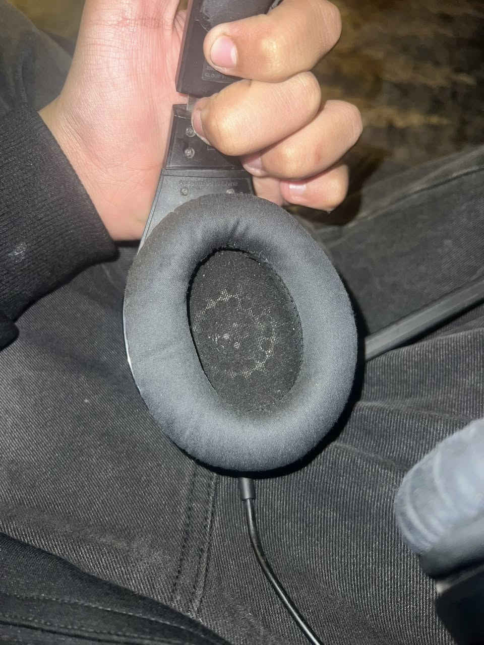 سلام عليكم عندي هذن السماعتين وحده هايبر اكس صراحه والله ممتئكد منها اصليه او لا بس ع الاكثر اصليه تجي وتشوفها والثانيه ماعرف نوعها بس ترهم بلوتوث بس تشحنها وترهم واير
ماعرف اسعارهن والله قيم بما يرضي الله تحب تاخذهم ثنينهم اكتب سعر تحب بس وحده اكتب سعر 
للاتصال ***********
بغداد شارع فلسطين
