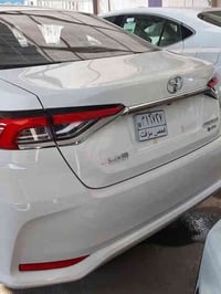 للبيع كورلا هايبرد 2025 ماشيه ٢٢ الف  فول فول مواصفات  سلايد فتحة سقف ...