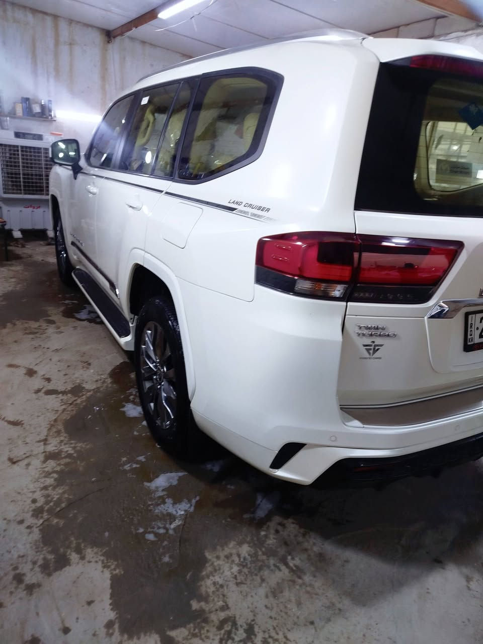 سلام عليكم يوجد بوليش كافة انواع السيارات مع حمام للغرفه جلي لايتات تكحيل الخدوش  تلميع الجام والدواخل صالون كامل لسياره المكان بصره قضاء القرنه رقم الهاتف ***********واتساب
