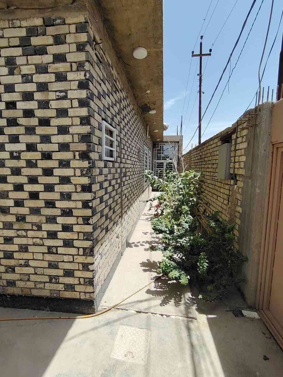 بيت زراعي سند ٢٥ ٢٠٠ متر مربع  ٢٠×١٠ يحتوي على غرفتين غرفه سويت وصاله كبيره. مطبخ صحيات ٣  مع ٤ سبالت LG و مراوح  وبردات وسخان بناء درجه اوله طابوك

العنوان شارع المعمل يبعد عن الشارع العام ٨٠ متر ١٠٠ متر شارع سيد حبيب  السعر ٧٣ بي مجال  ***********
