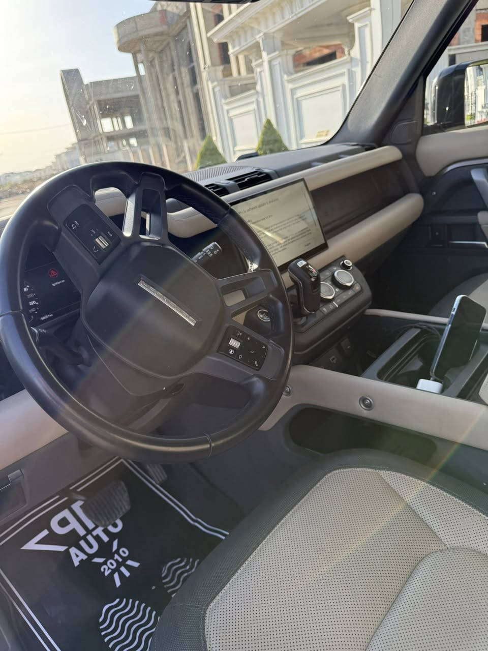 ره نج ديفيندر موديل 2024 سياره وكالة اربيل ماشي 67000 الف سعر سياره 655$ بيية مجال قليل تلفون ***********
