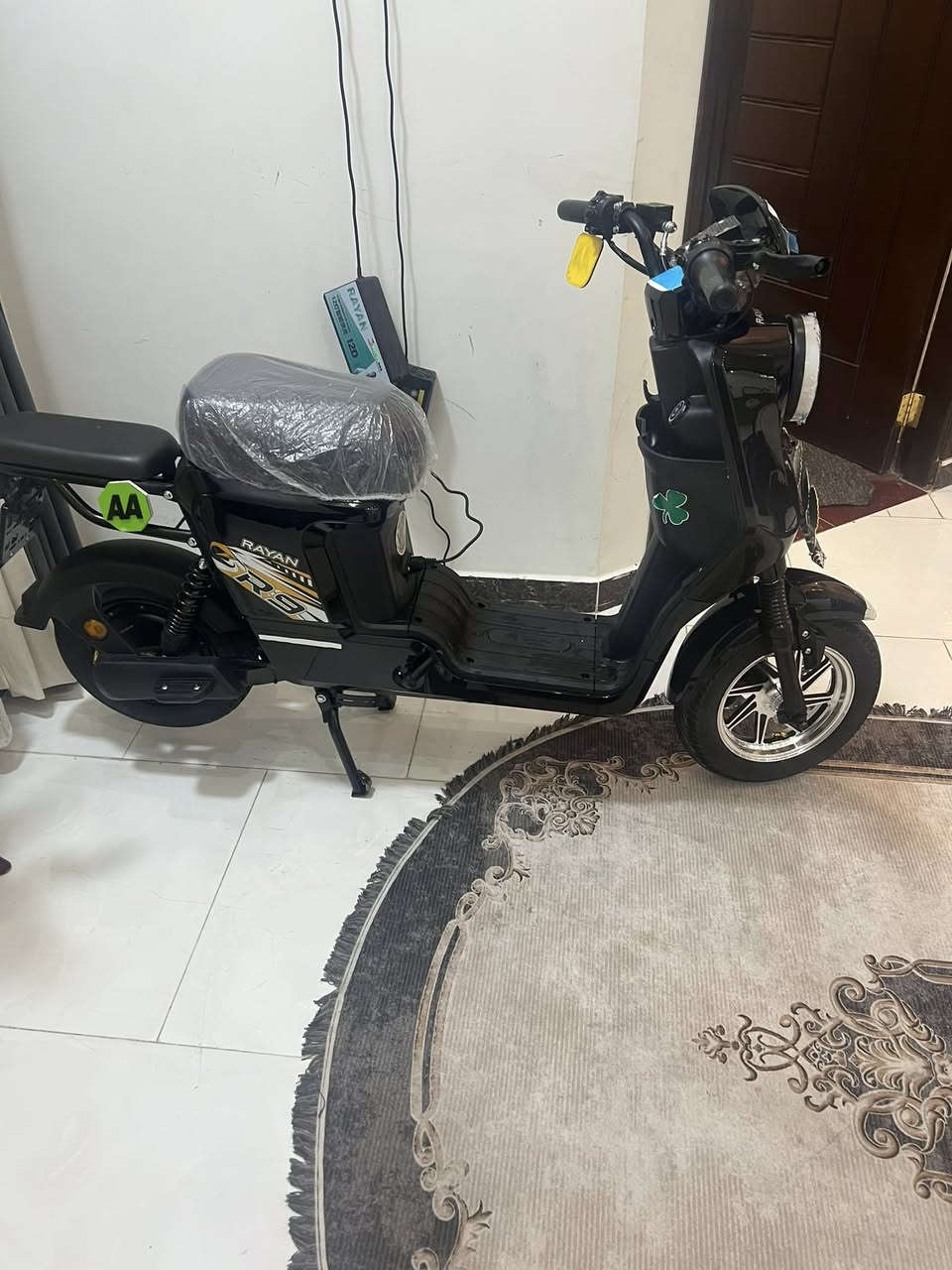 سلام عليكم دراجة R9 للبيع موديل ٢٦ الدراجة وكيل قبل سبوعين طالعة ووصل موجود وياهة بصمتين وسويجين وكارتين تشغيل شاشة سرعة ٩٠ عليهة شوي تزويدات مواصفات تشغل بصمة وكارت وكً بي ثري وبارك وبك مكاني بصرة ياسين خريبط رمي واساب فقط ***********
