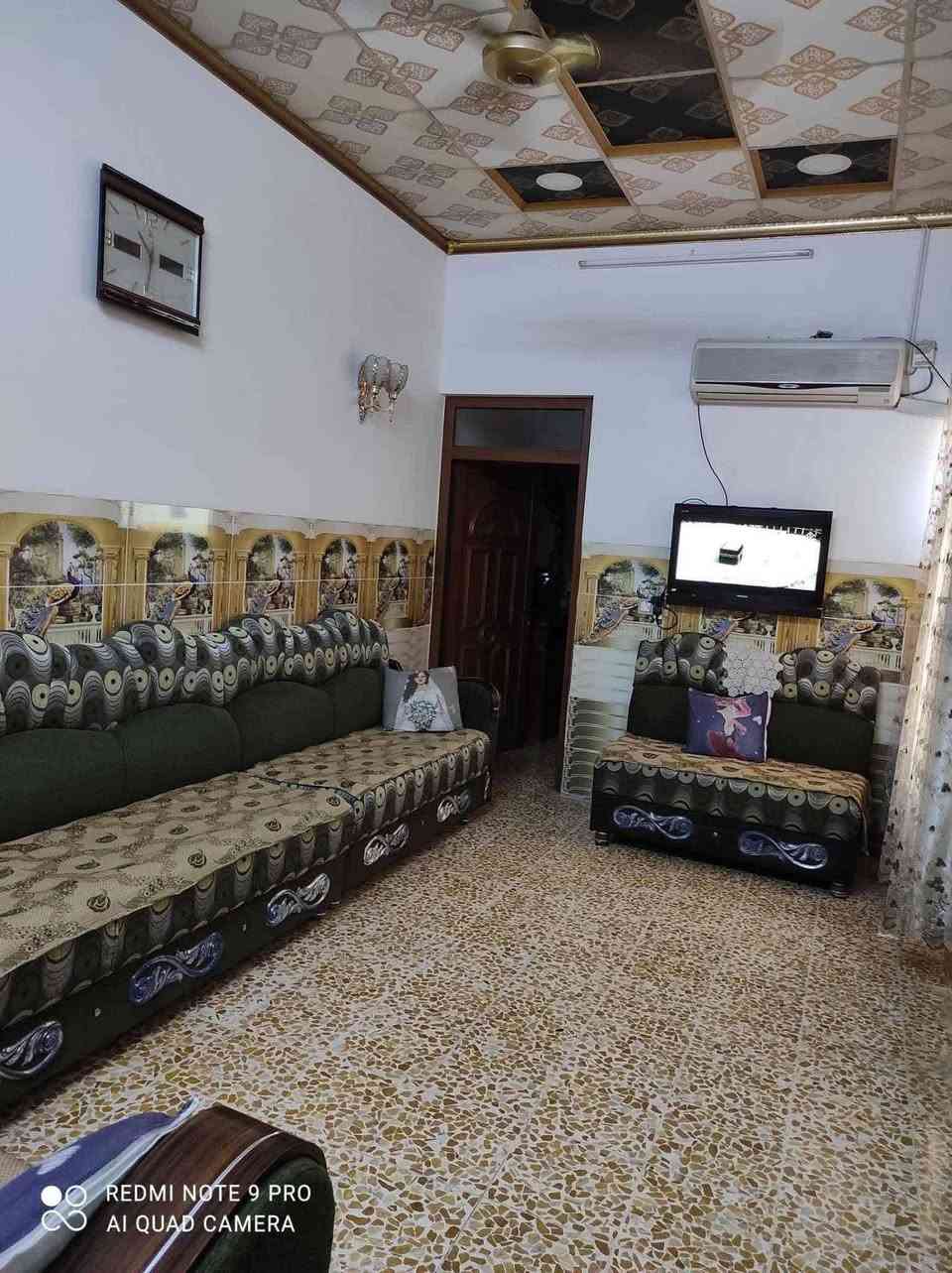 بيت للبيع حي صدام 
بيت للبيع. نهايه حي صدام مدخل لأول طابق ونصف مساحه 100 متر واجها 5 للاستفسار الاتصال على الرقم التالي ***********
