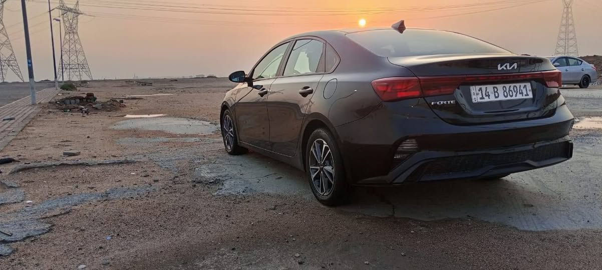 اسلام عليكم سياره فورتي للبيع موديل 2023 كفالة عامه سياره ماشية ٣٤ نسبه غرق ١٠ بالميه اني مكلف بلنشر هذة رقم صاحبه والتفاصيل يمه مكان السياره بصره سياره تحويل ثاني يوم رقم السياره بصره  ***********
