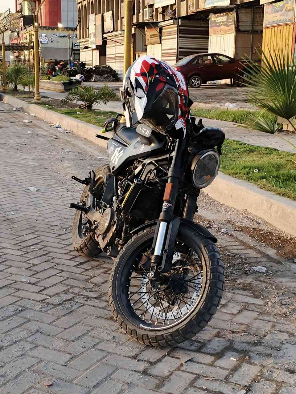 هاسكوفارنا ٤٠١ للبيع 
يرادلها ادامه فيتبم و فلاتر و بلك 
ماشيه ٣٠ الف 
بيها سنويه بسم الشركة بعدها ابيعها حسبت بدون رقم بس انطي السنويه وياها وشوكت ناسددها اسوي تنازل للمشتري ايحولها باسمه 
السعر مليونين. *********** متواجد واتساب و اتصال
