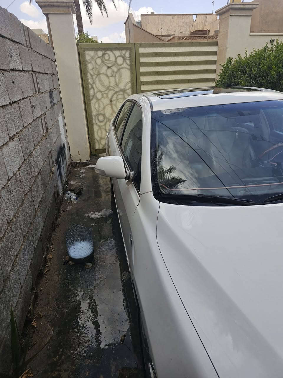 السلام عليكم ..  سيارة تويوتا أوريون (Toyota Aurion) موديل 2009 معروضه للبيع، السيارة نظيفة وجاهزة من كلشي. 💯
المواصفات والسيارة:
 الموديل: 2009 ⚠️
 المواصفات: فول مواصفات خليجي المرغوبه ✅
بصمة، فتحة، اشاير بالمري، كشنات كهربائية،
 اللون: أبيض ‼️
 المحرك: 6 سلندر (3500 CC)، كير أوتوماتيك ✅✅
 (محرك نظيف ،تبريد ثلج ، اطارات جدد ) ⭕️
السيارة بإسمي والسنوية جديدة (يعني التحويل مباشرةً ثاني يوم بدون أي تعقيدات).⛔️
السعر المطلوب:
💰 85 ورقة (قابل للتفاوض البسيط ويه الشراي الجاد بعد المعاينة).✅
📞 للتواصل : *********** متوفر واتساب 📱

