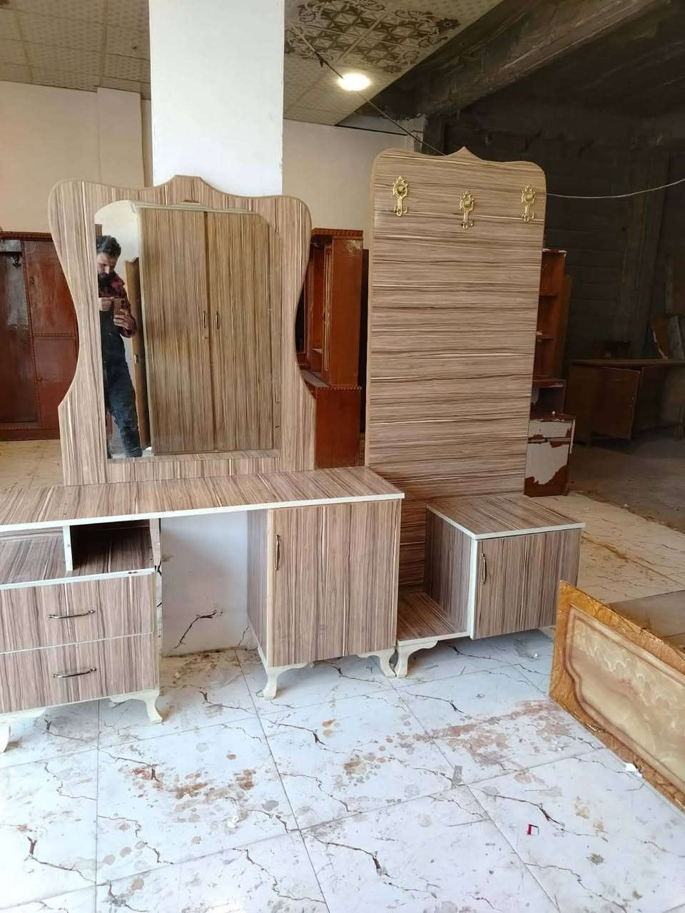 غرفة نوم تركي كلش نضيفة سعر ٣٢٥ الف شراي اتصل مكان كركوك شعدكم اتصل
***********
***********
