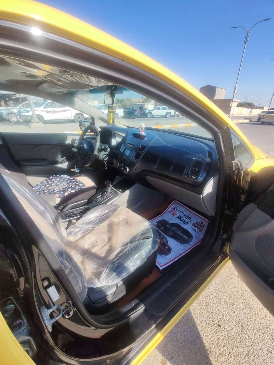 السلام عليكم كيافورتي البيع موديل 2015السياره بيهة بجم  محرك 1800 جديد قبل شهرين شاده  بسمي تحويل مباشر السعر 90وبيهة مجال ***********/***********
