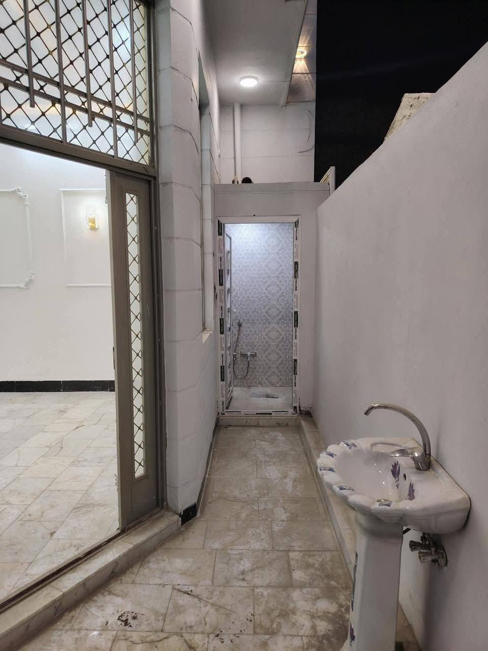 سلام عليكم ورحمة الله بيت طابقين 112 متر
مقابل مستشفى الكفيل 

العنوان حي الفتح خلف تجاري مباشر سند ٢٥ كامل خدمات ماء مجاري كهرباء وتبليط تحويل بسمك وقرار محكمه

البناء طابوك جمهوري درجه اولى

ديكورات مغربيه ارضيه مرمر واجه ملكيه

البناء فول بس جيب ملابسك وكعد

تفاصيل البيت

استقبال وصاله ومطبخ وصحيات داخليه وخارجيه ومنور

الطابق الأول

٣ غرف نوم وصاله وصحيات وسطحين

الاستفسار *********** 

*********** 

بسعر مغري بلاش
