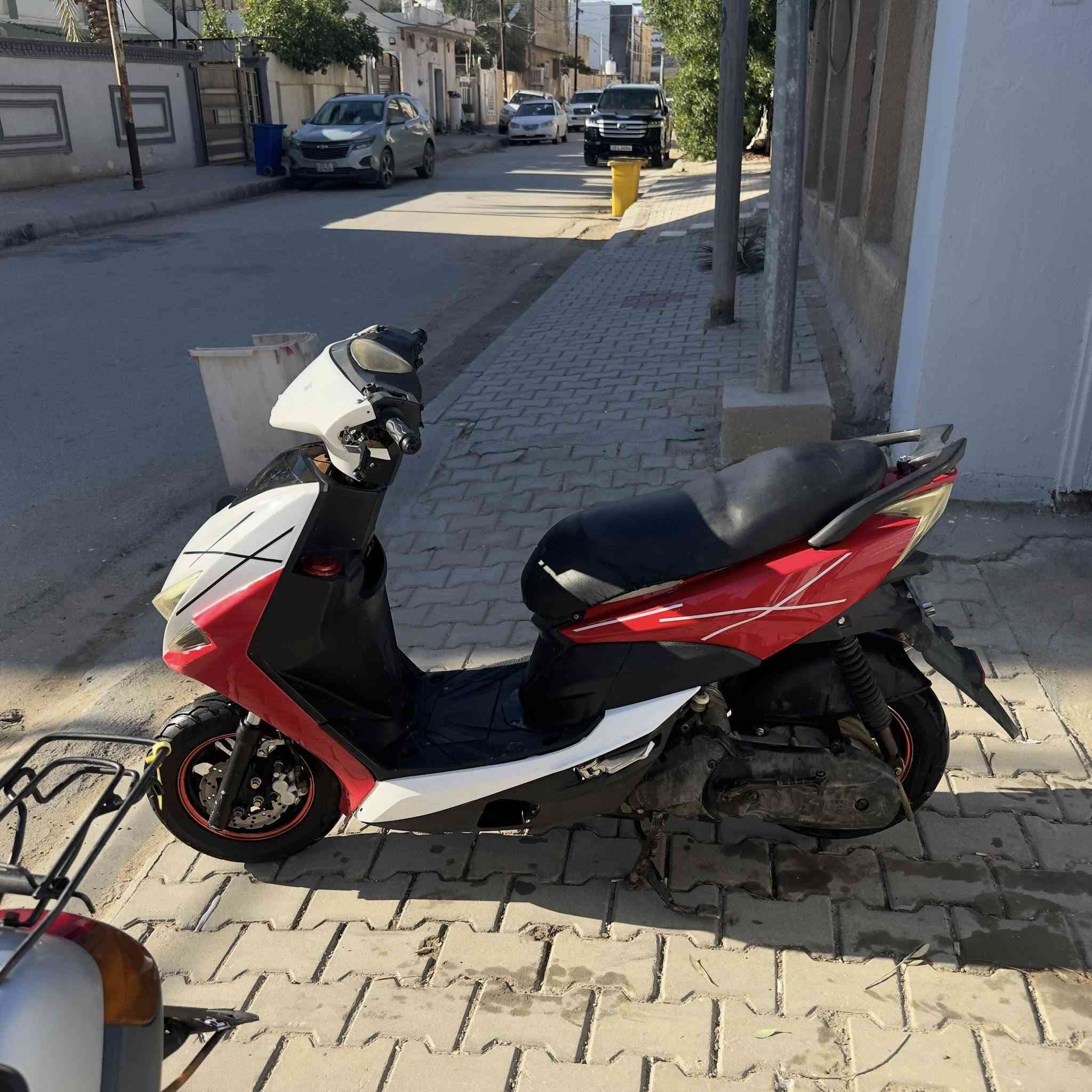 السلام عليكم دراجة اف اس مكينة ياباني مكينة 55بلادي مامفتوحه ومزودة عليها يدات مال بيرك رياضي وصالنصة RZ وبيها فصلة ويه الشوته عليها كابريتر GY6 وشرط شلعه ومعدل مكاني كربلاء للتواصل ***********
