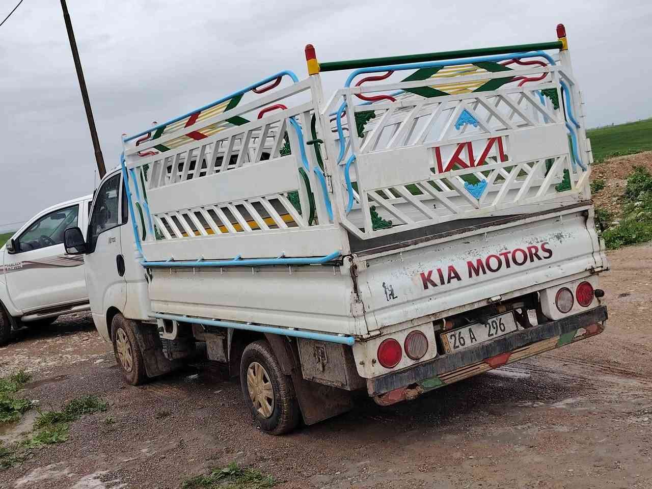 سلام عليكم ورحمة الله وبركاته كيه
البيع رقم صلاح الدين من ايد اشرعي تريد وكاله تريد 
تحويل سنويه جديده ستفسار اكثر هاذا رقم صاحب سياره *********** بيه وتساب 
اني مكلف بنشر  سعر سياره شده وببها بجال
