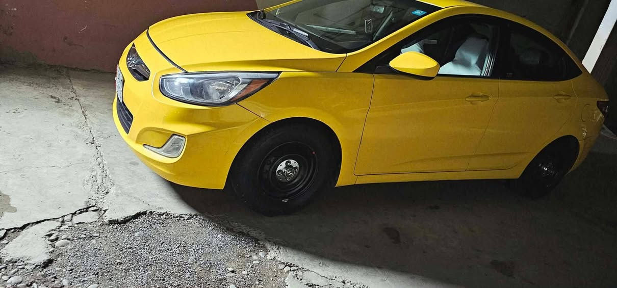 السلام عليكم
اكسنت مضلع 
رقم بغداد 
موديل 2014 
بسمي مشروع وطني  
ارقام جديده. انكليزي 
هيئة غرامات صفر 
شرط التحويل. 

الضرر بوند مبدل وجاملغ يسار امامي بدون دواخل 
محرك شرط. 
كير جديد صارلو سبوع 
نوزلات جدد 
سلف جديد. 
عقل جديد 
منضومه بانزين كامله جديده
طخم امامي خلفي 80 /100
مواصفات. تحكم ستيرن 
جام كهرب 
مري كهرب 
لايت زينول ماخذو. ب 90 الف الله شااهد بلعافيه ع ياخذها 
بلاجكتور ابيض ثلجي 
السيارة بسمي. 

مكان السيارة موصل جانب لايمن. 

السيارة ماتحتاج بس ستر الله.
السعر 95 وبيها مجال للشراي
رقم التليفون. بي واتساب 
***********
