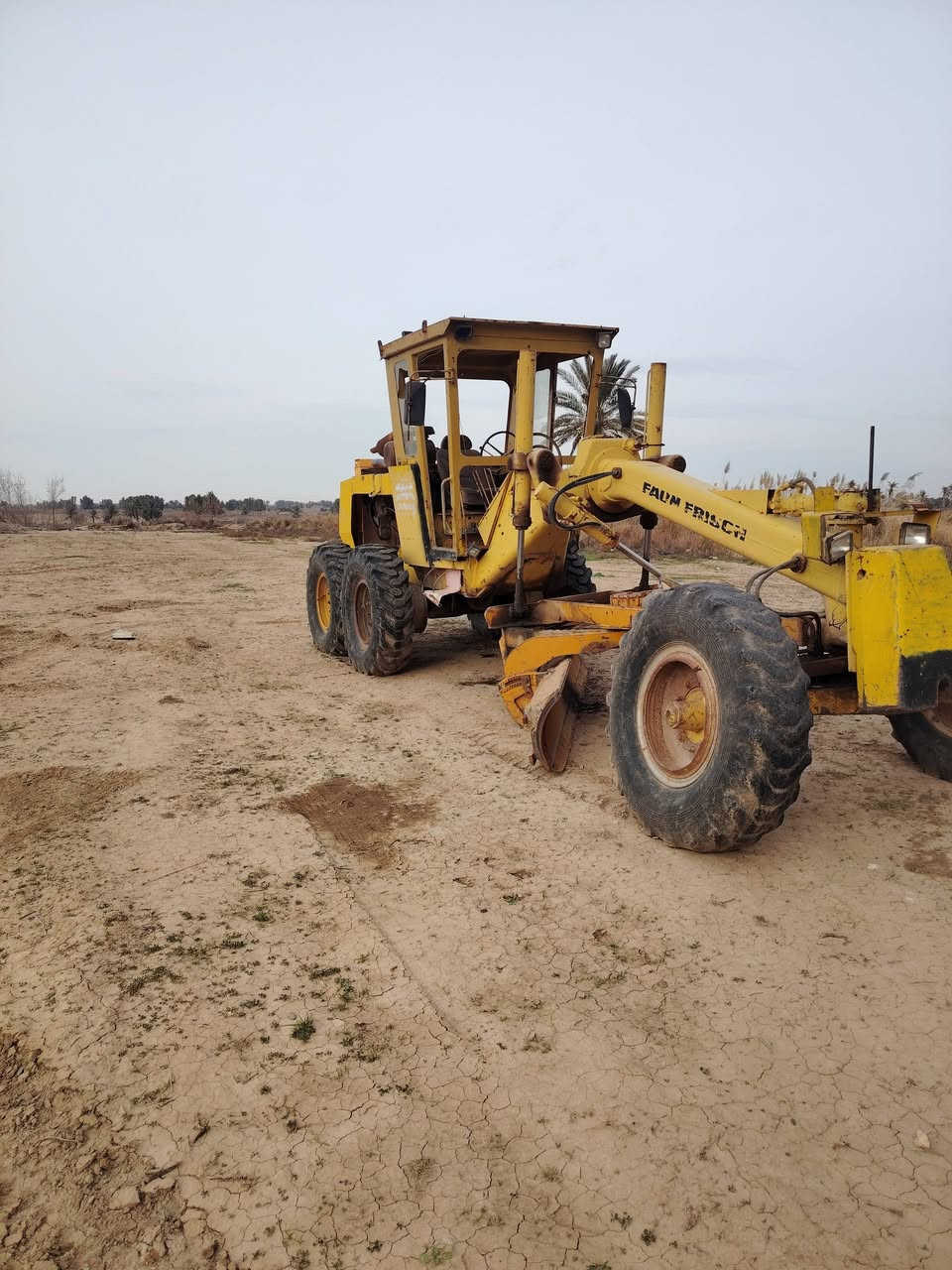 السلام عليكم ورحمة الله وبركاته
للبيع  كريدر فاون فريش  محرك كمنز ١١٤ حجم ١٢ ولف جاهزه للعمل الاليه كتاب مزايده الموقع صلاح الدين الضلوعيه الجبور للاستفسار الاتصال على الرقم *********** السعر ٦٥ ورقه وبيها مجال
