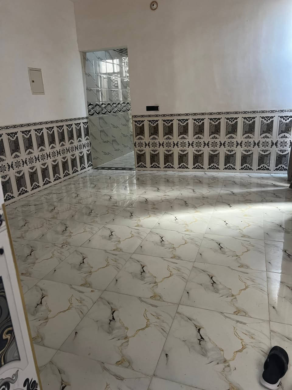 بيت لبيع لمسحيه 125 لسعر اربعين ملوين قفل مكان لبيت وريه مجمعا إلا راحب جبيل لثنيه منطقت لسد للاستفسار عن طريق هذا الرقم ***********
