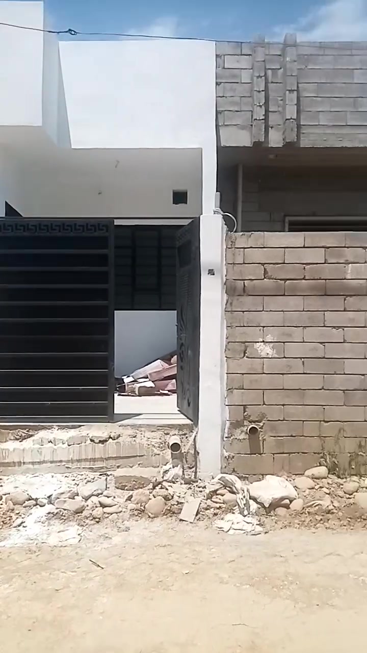 بيت للبيع المساحه ١٠٠ متر المكان القوسيات للأستفسار الأتصال ***********
