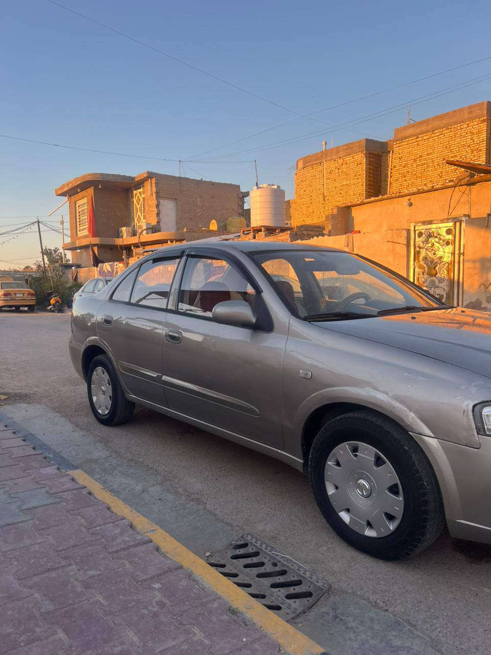 السلام عليكم نيسان سني للبيع موديل 12جاهزه ومكفوله گيرمحرك تبريد تخم تاير بسمنه الاتصال ***********
